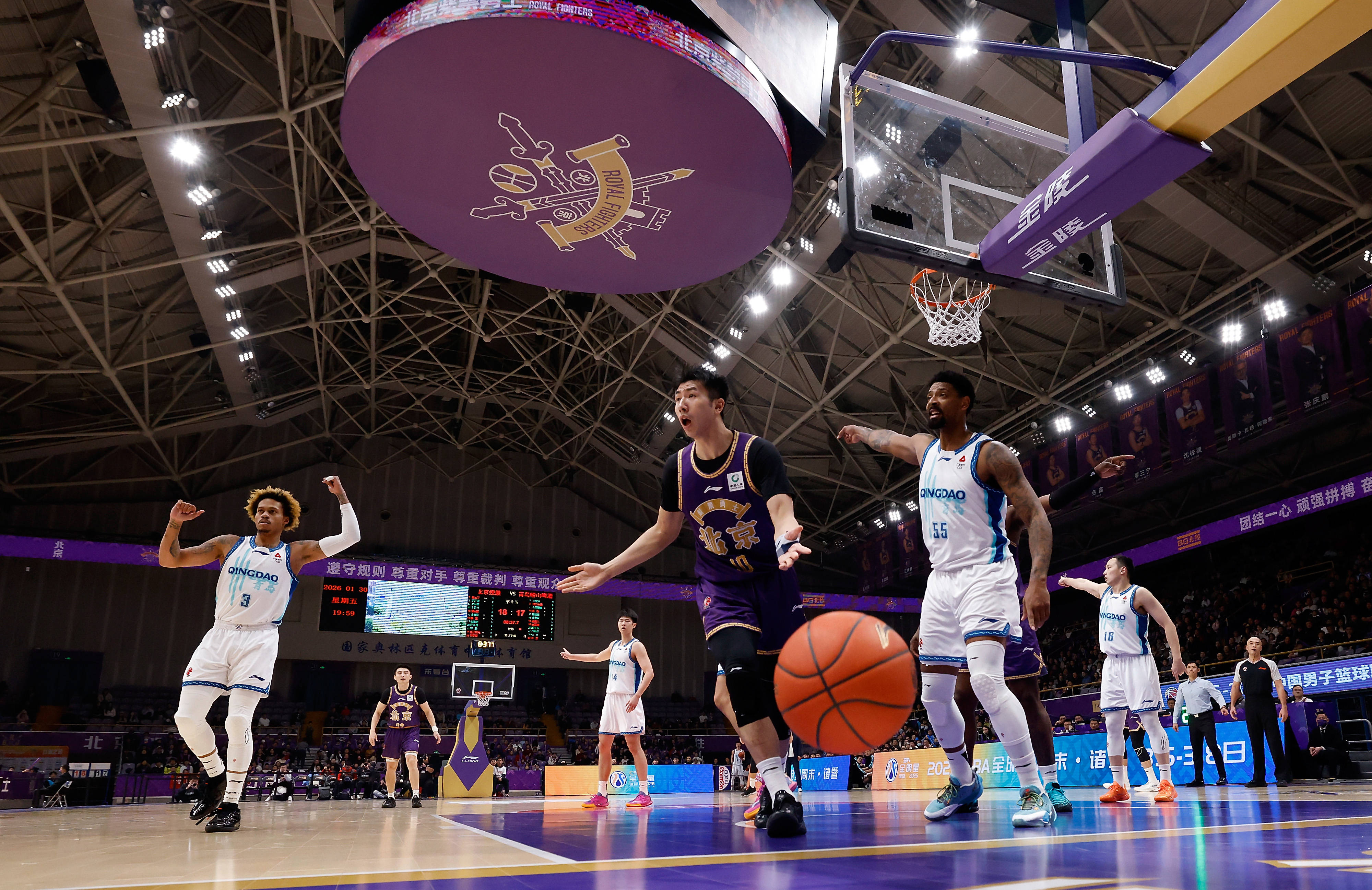 （体育）篮球——CBA常规赛：北京控股队对阵青岛崂山啤酒队