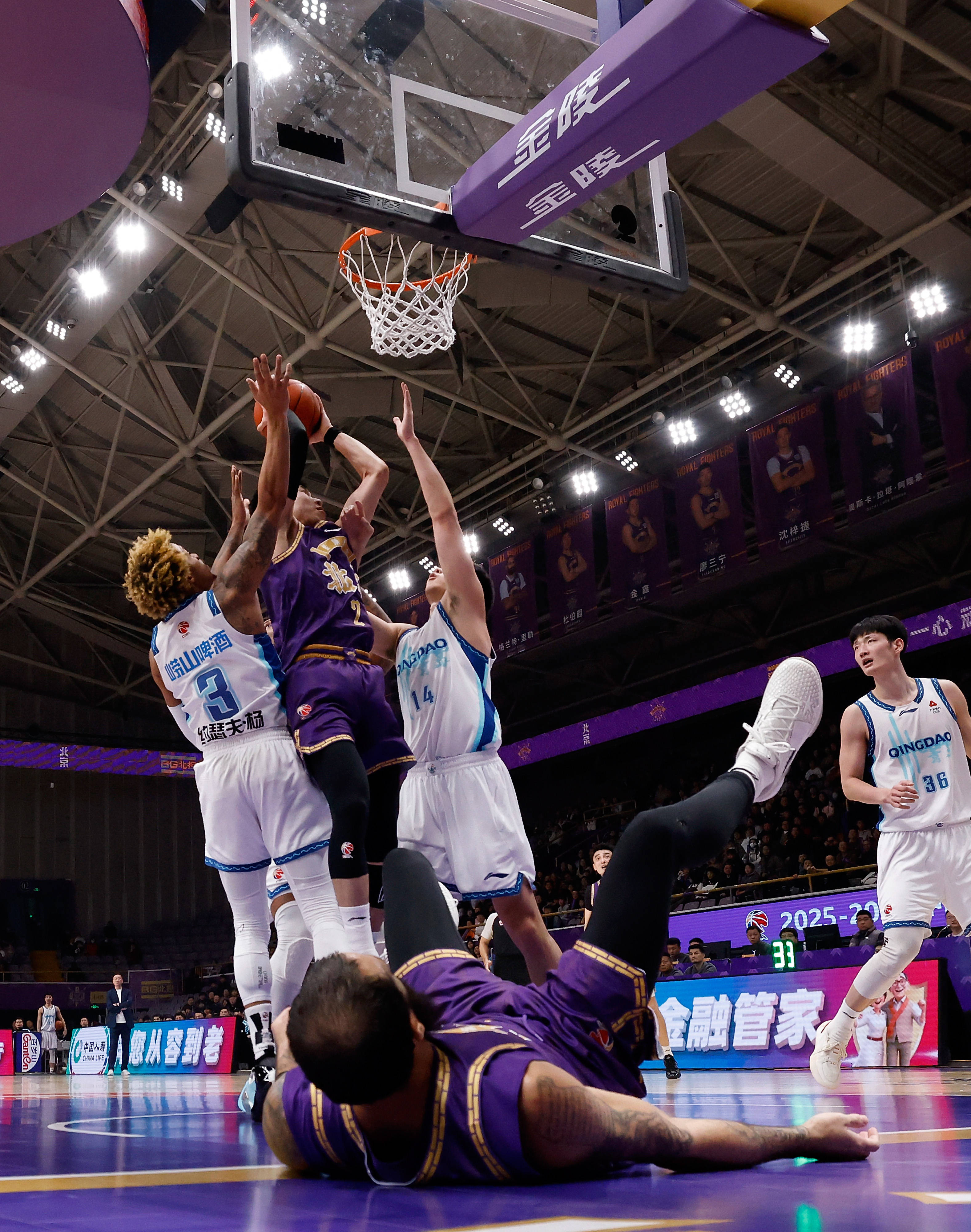 （体育）篮球——CBA常规赛：北京控股队对阵青岛崂山啤酒队