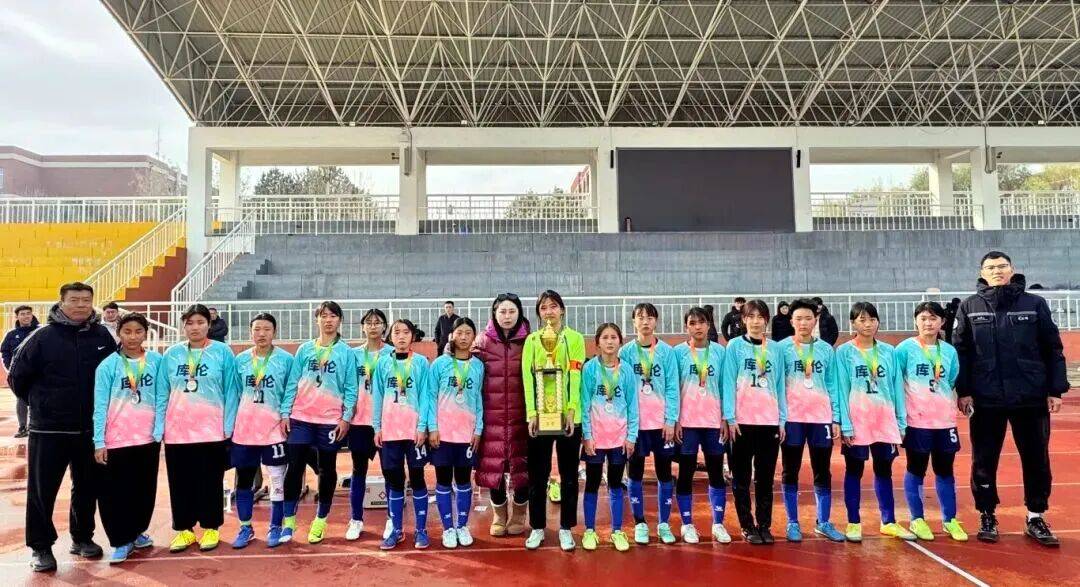 麻将胡了2-第三中学女足斩获2025年通辽市“市长杯”校园足球联赛初中女子组亚军